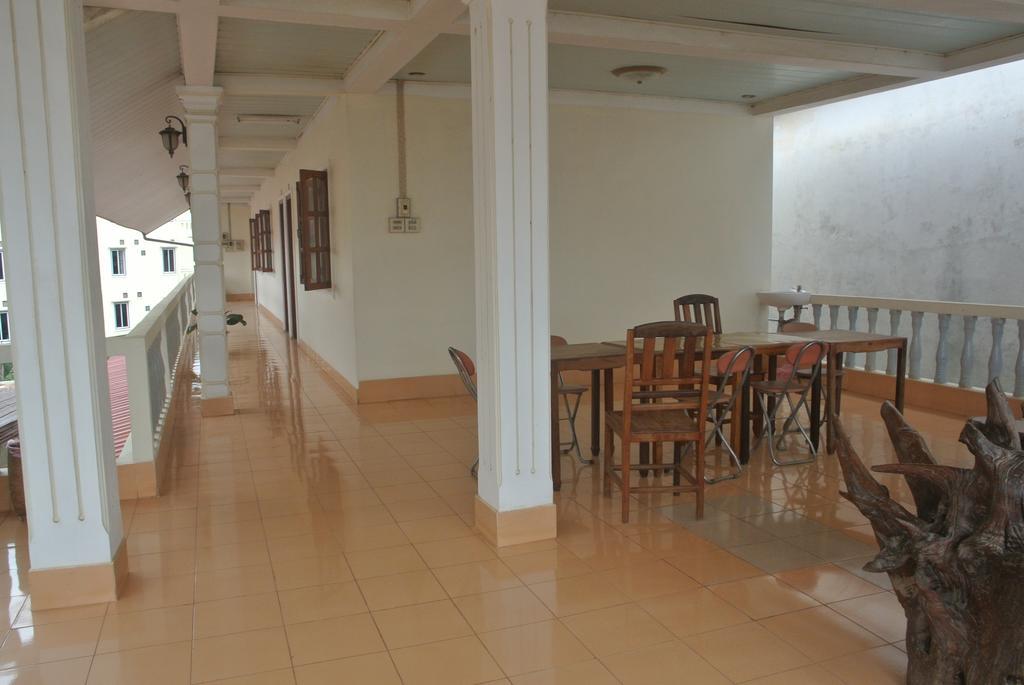 Nice Guesthouse Muang Phonsavan Exterior photo